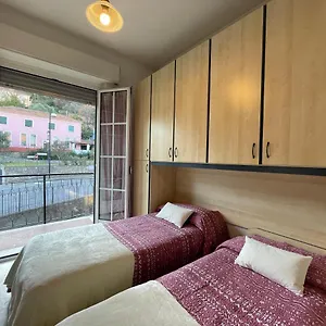 borghetto-center-large-apartment-free-parking.hotelitalianriviera.com/